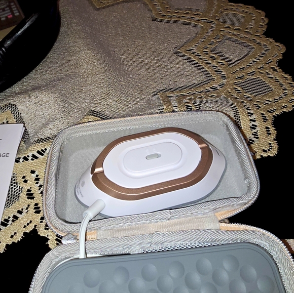 Newbealer Other - Newbealer Mini Travel Iron